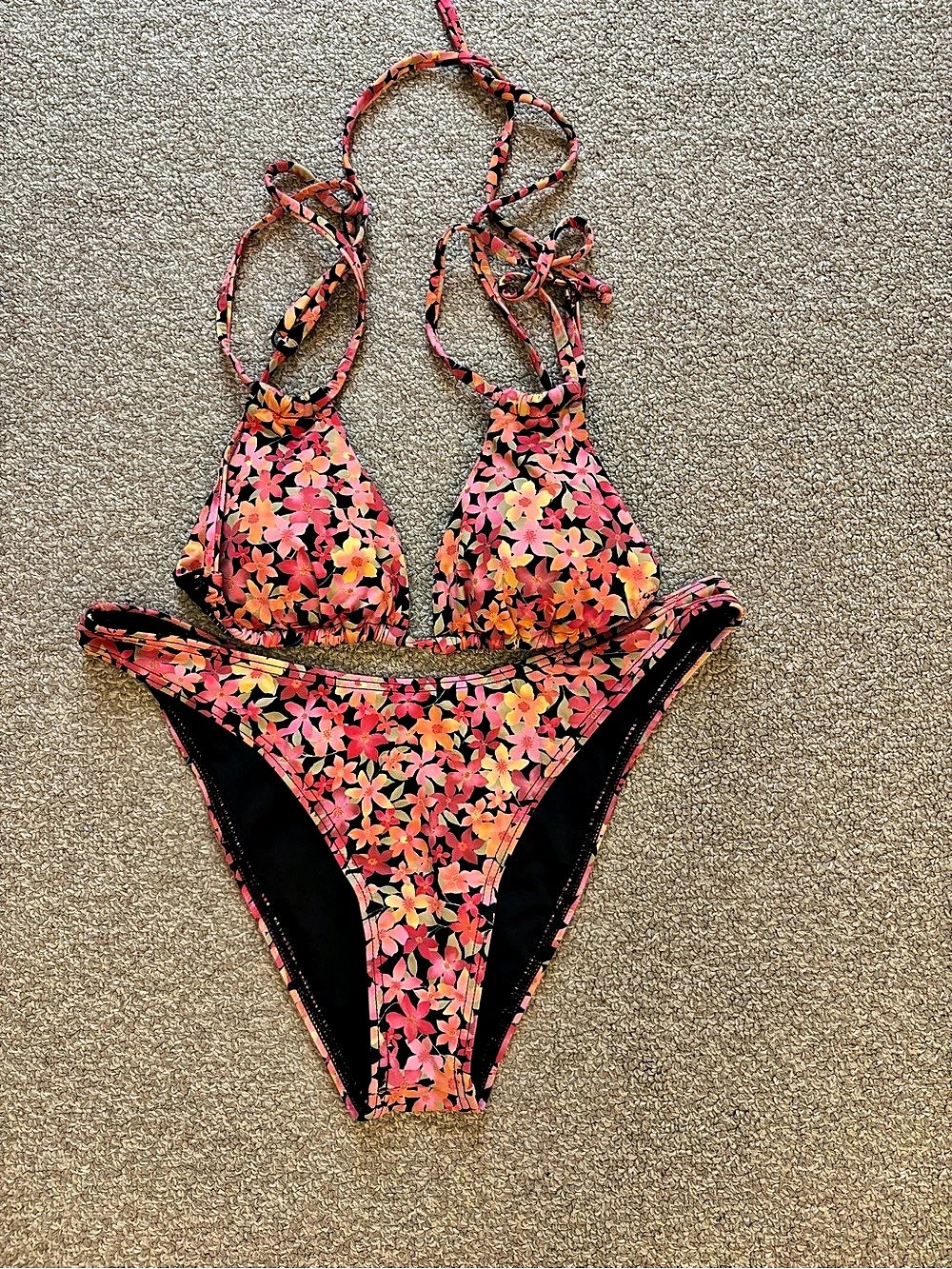 Never worn. Billabong Floral Bikini in Black & Pink Like New